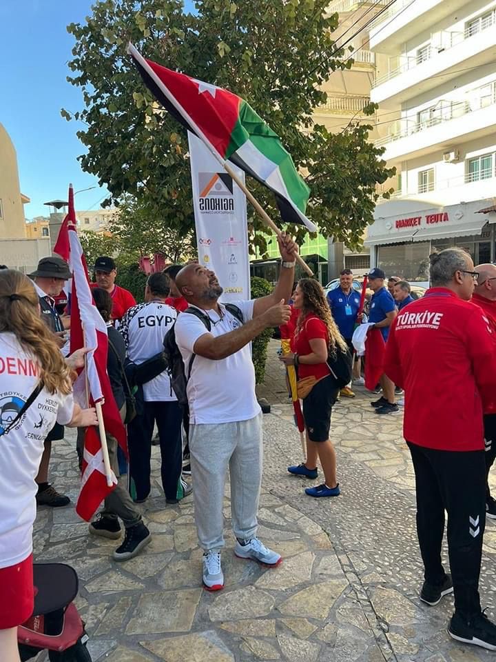 لاعب المنتخب الوطني في بطولة التصوير تحت الماء